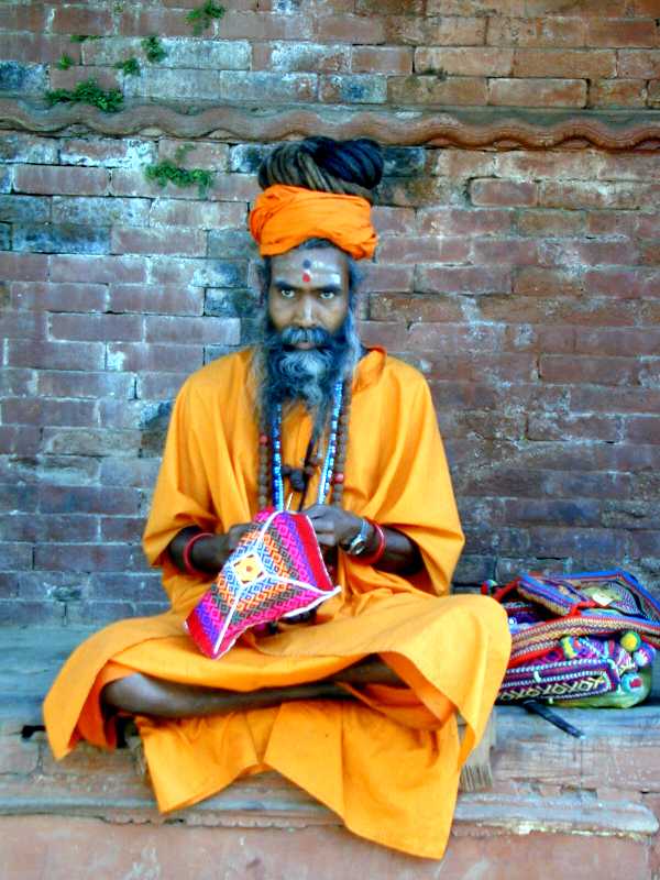 sadhu2.jpg (64837 bytes)